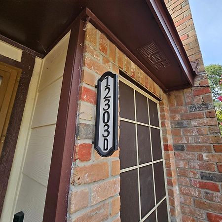Centrally Located Houston Retreat! Sleeps 8, 10 Min To Downtown, Free Parking מראה חיצוני תמונה