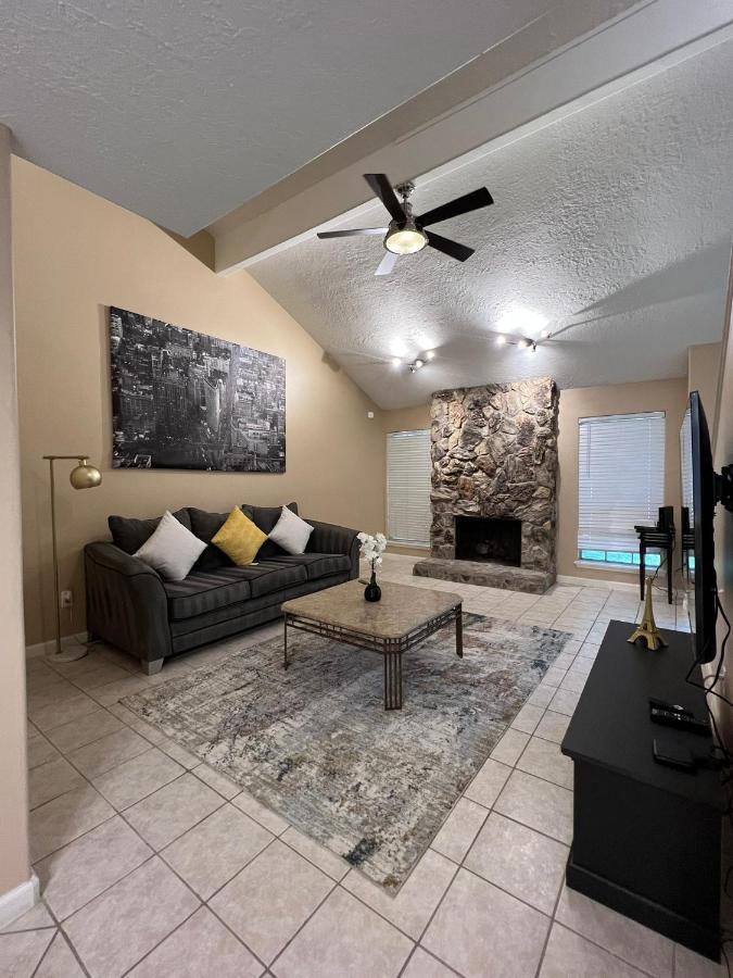 Centrally Located Houston Retreat! Sleeps 8, 10 Min To Downtown, Free Parking מראה חיצוני תמונה