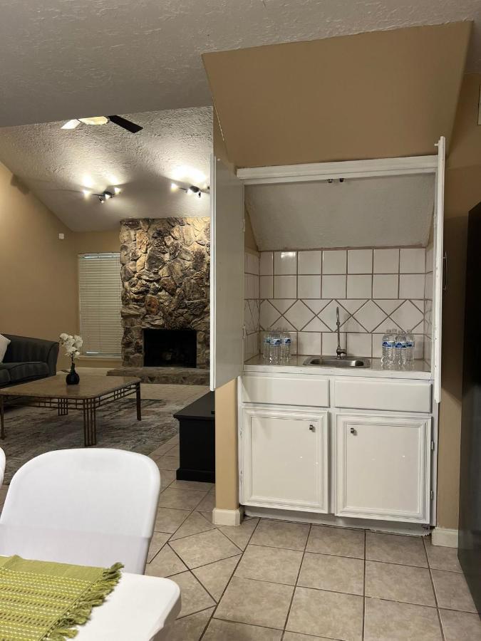 Centrally Located Houston Retreat! Sleeps 8, 10 Min To Downtown, Free Parking מראה חיצוני תמונה