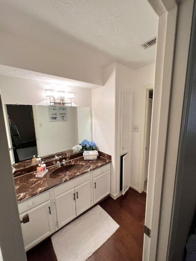 Centrally Located Houston Retreat! Sleeps 8, 10 Min To Downtown, Free Parking מראה חיצוני תמונה