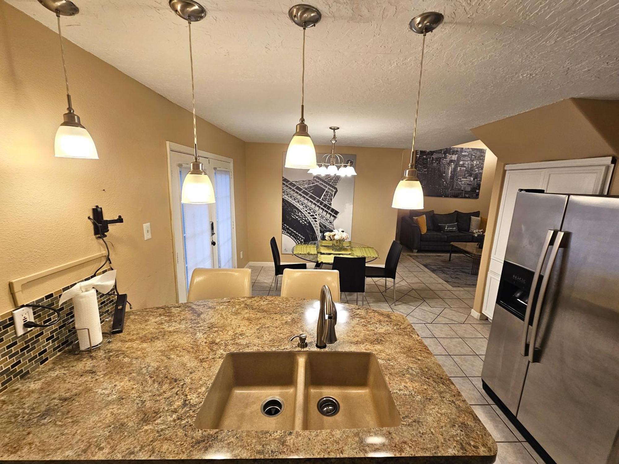 Centrally Located Houston Retreat! Sleeps 8, 10 Min To Downtown, Free Parking מראה חיצוני תמונה